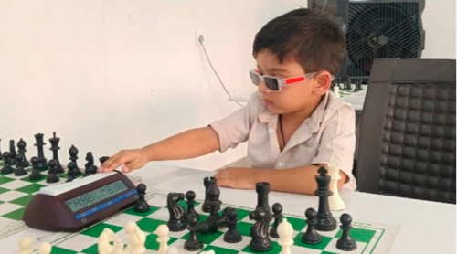 Гурван настай энэтхэг хүү ФИДЕ-гийн чансаанд бичигджээ